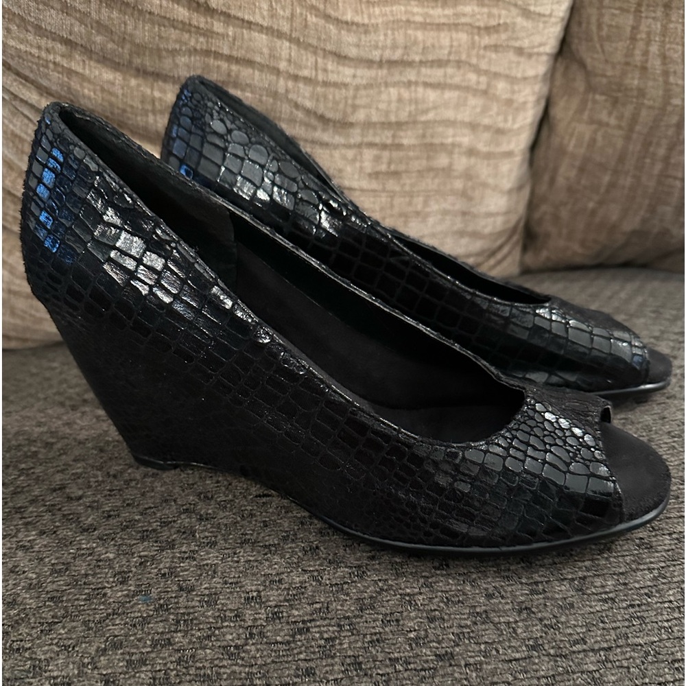 A2 by Aerosoles black wedge shoe. Size 8.5